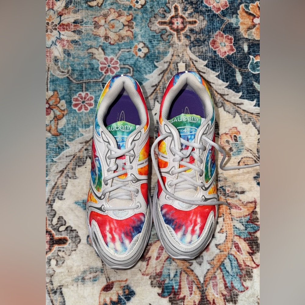 Size 10 - Saucony ProGrid Triumph 4 Tie-Dye - White
